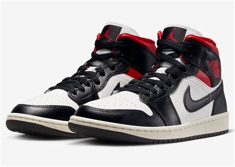 Shop Jordan Air Jordan 1 Mid BQ6472